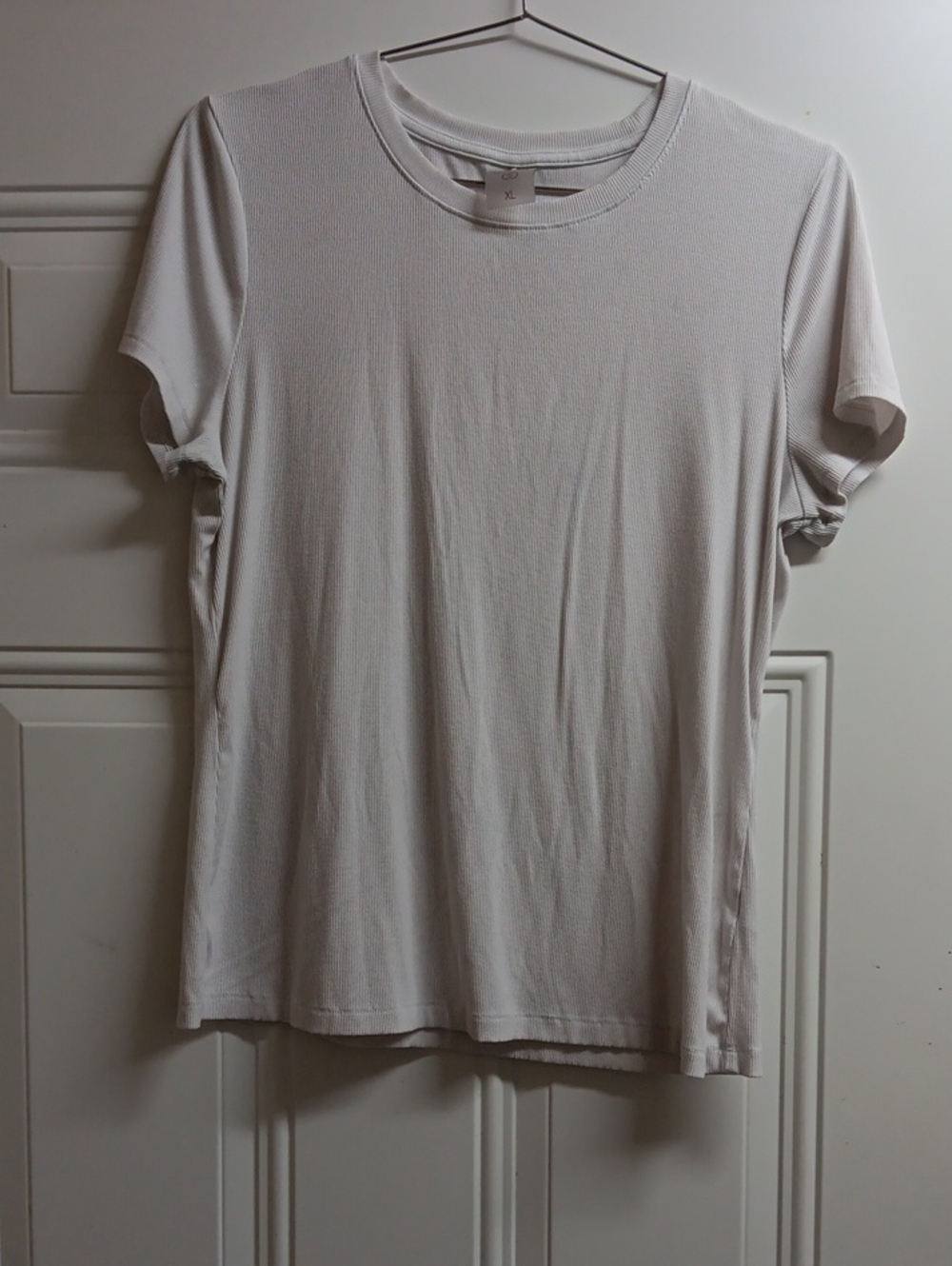 CALIA by Carrie Underwood White Short Sleeve Crewneck Tee